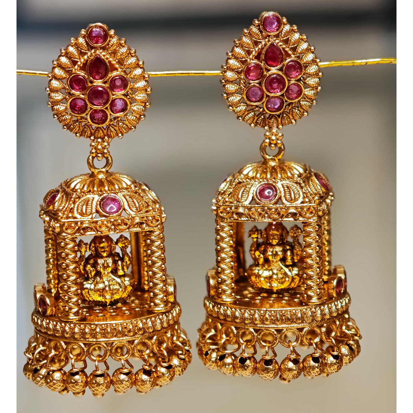 Rani Pink Mandap Temple Jhumki